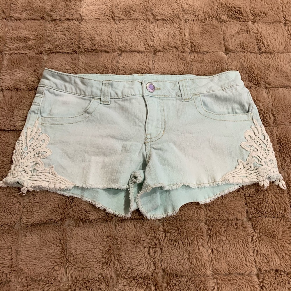 Jean shorts with white crochet design K